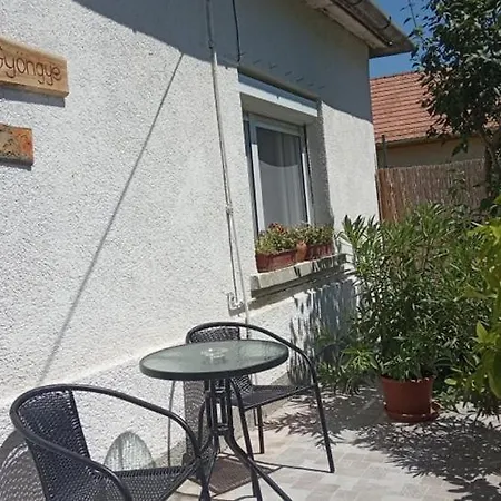 Balatongyoengye Vendeghaz Гостевой дом *
