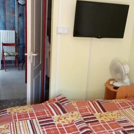 Guest house Balatongyoengye Vendeghaz *
