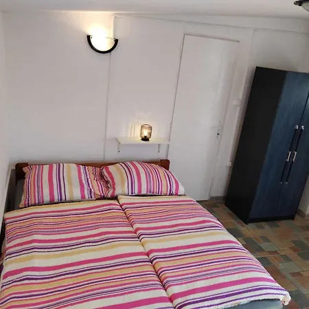 Balatongyoengye Vendeghaz Guest house
