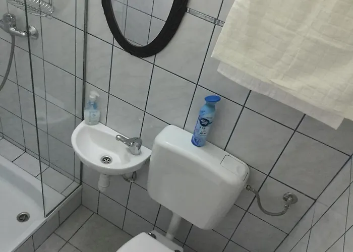 Guest house Balatongyoengye Vendeghaz 3*