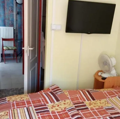 Guest house Balatongyoengye Vendeghaz 3*